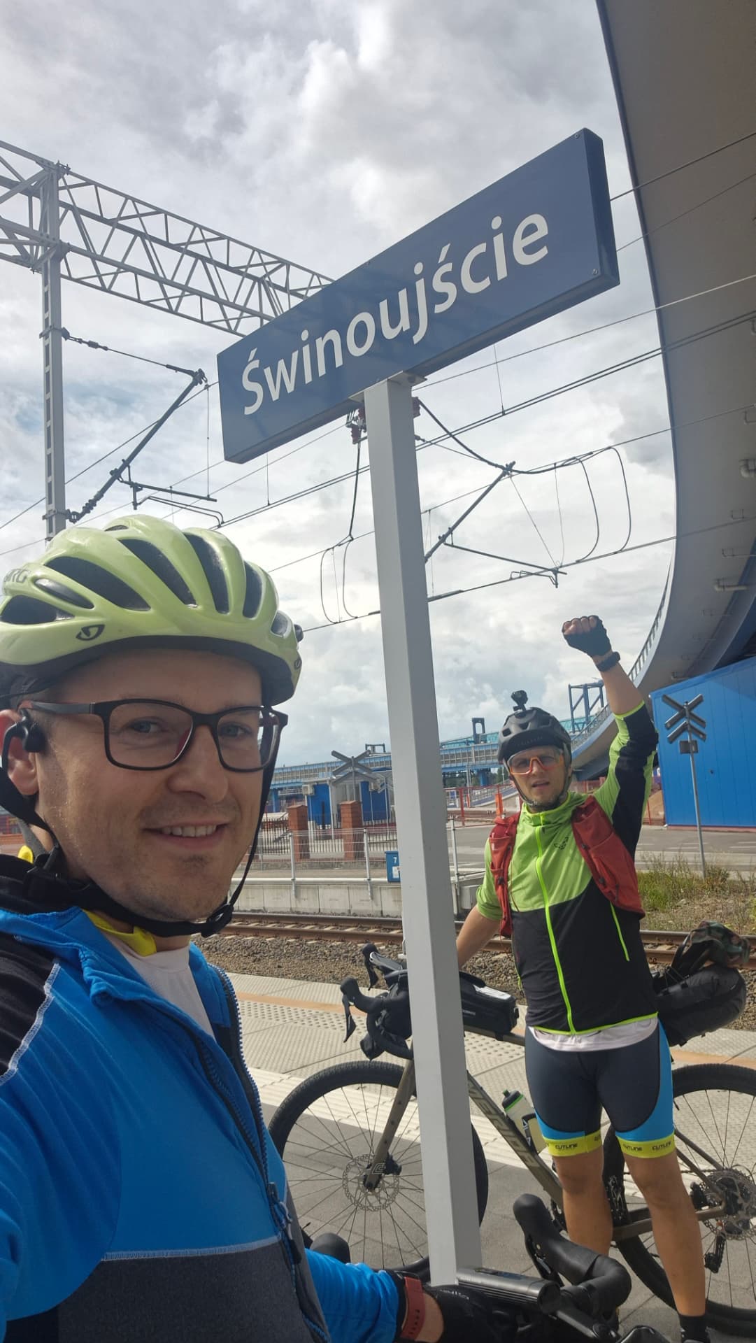 Start wyprawy — dworzec w Świnoujściu